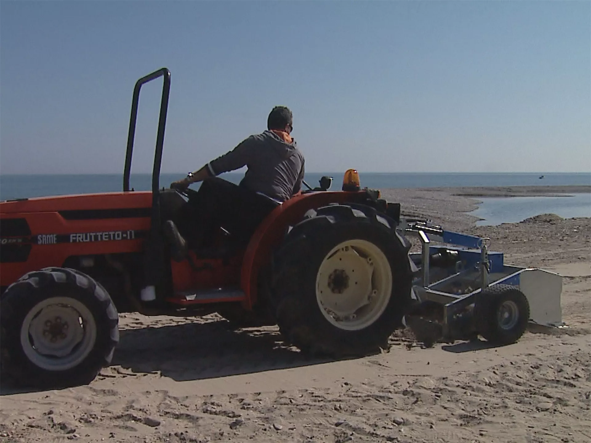 Beach Cleaning Machine Behind Tractor: Evolution 165