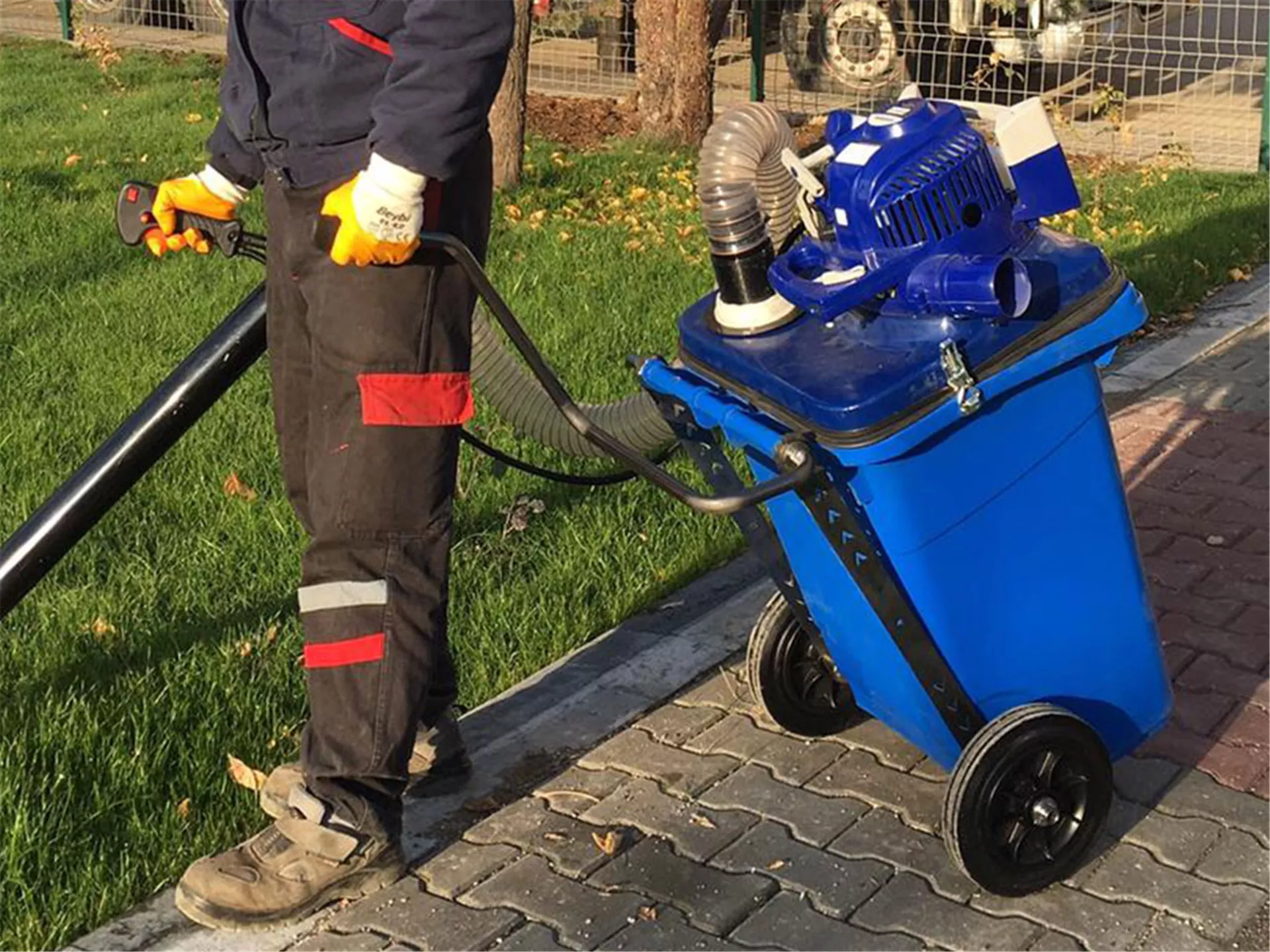 Leaf Collecting Machine