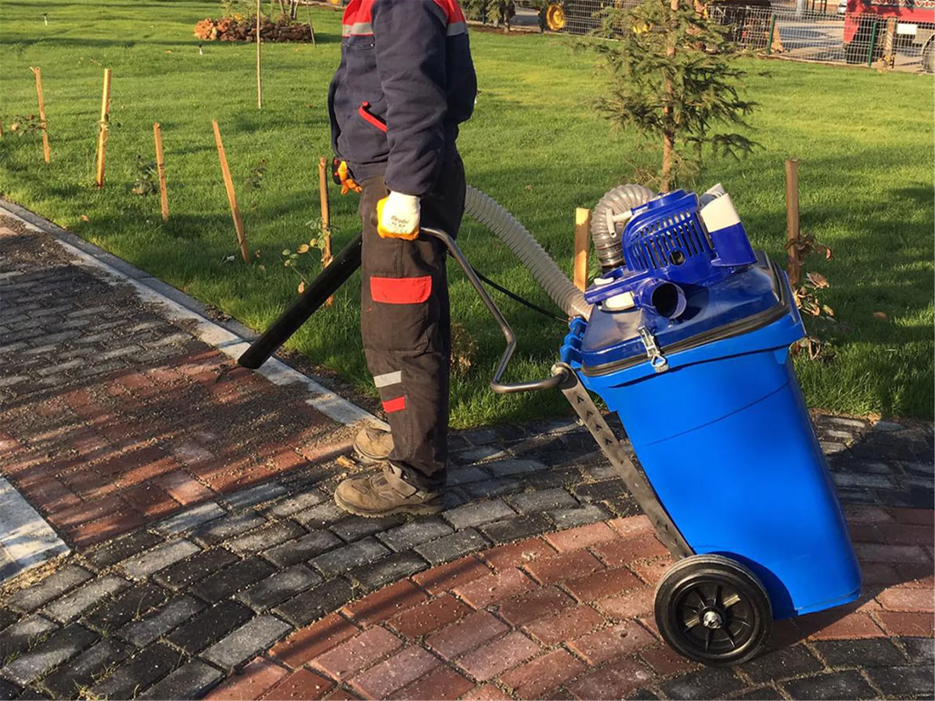 Leaf Collecting Machine