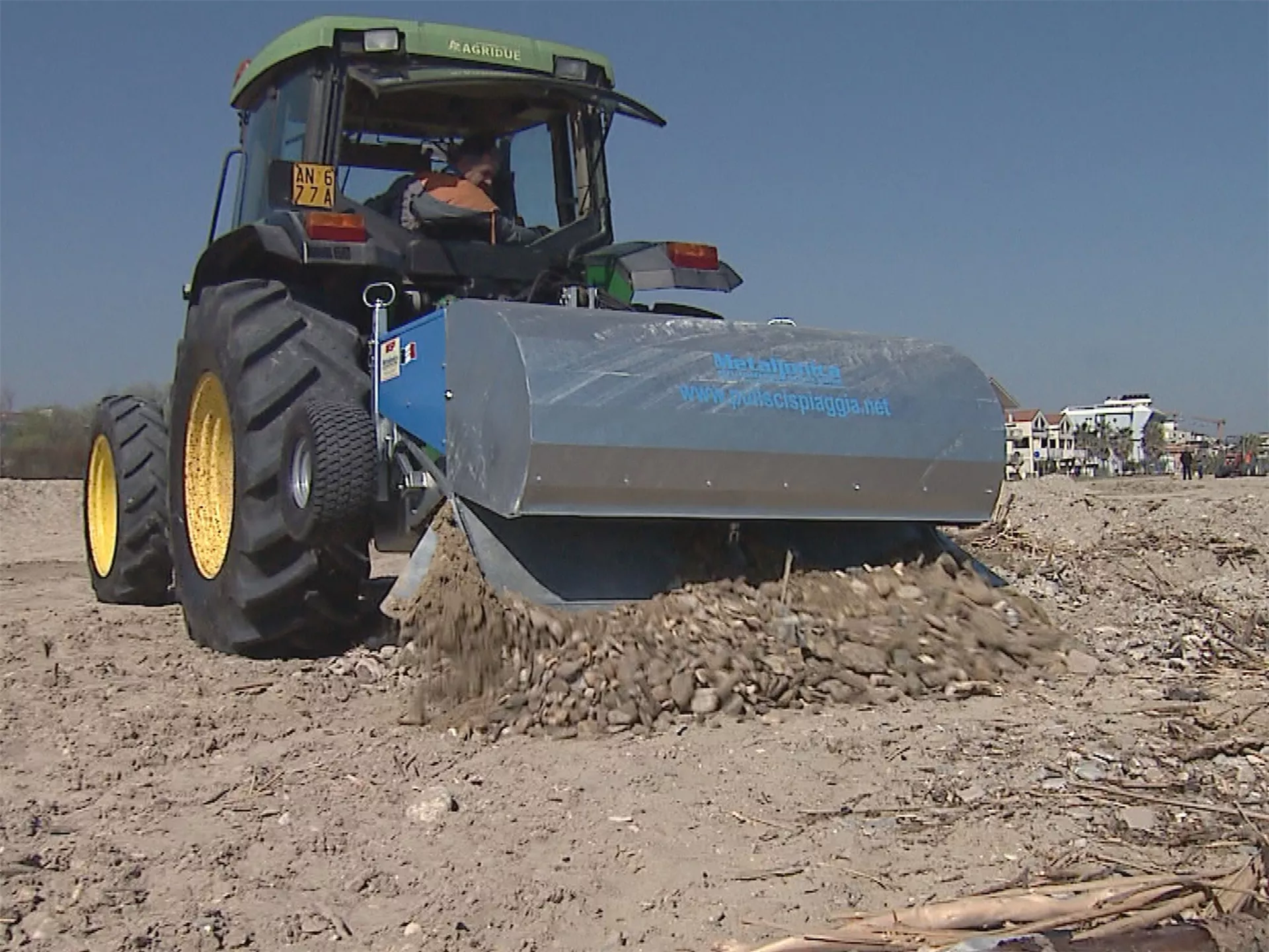 Beach Cleaning Machine Tractor Behind: P 195