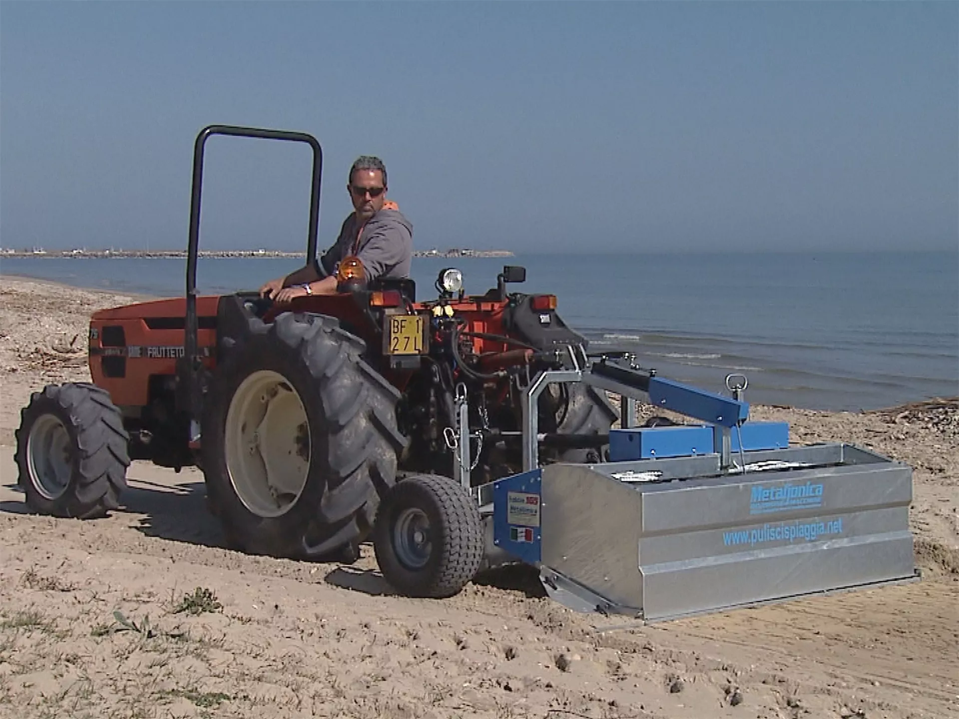 Beach Cleaning Machine Behind Tractor: Evolution 165