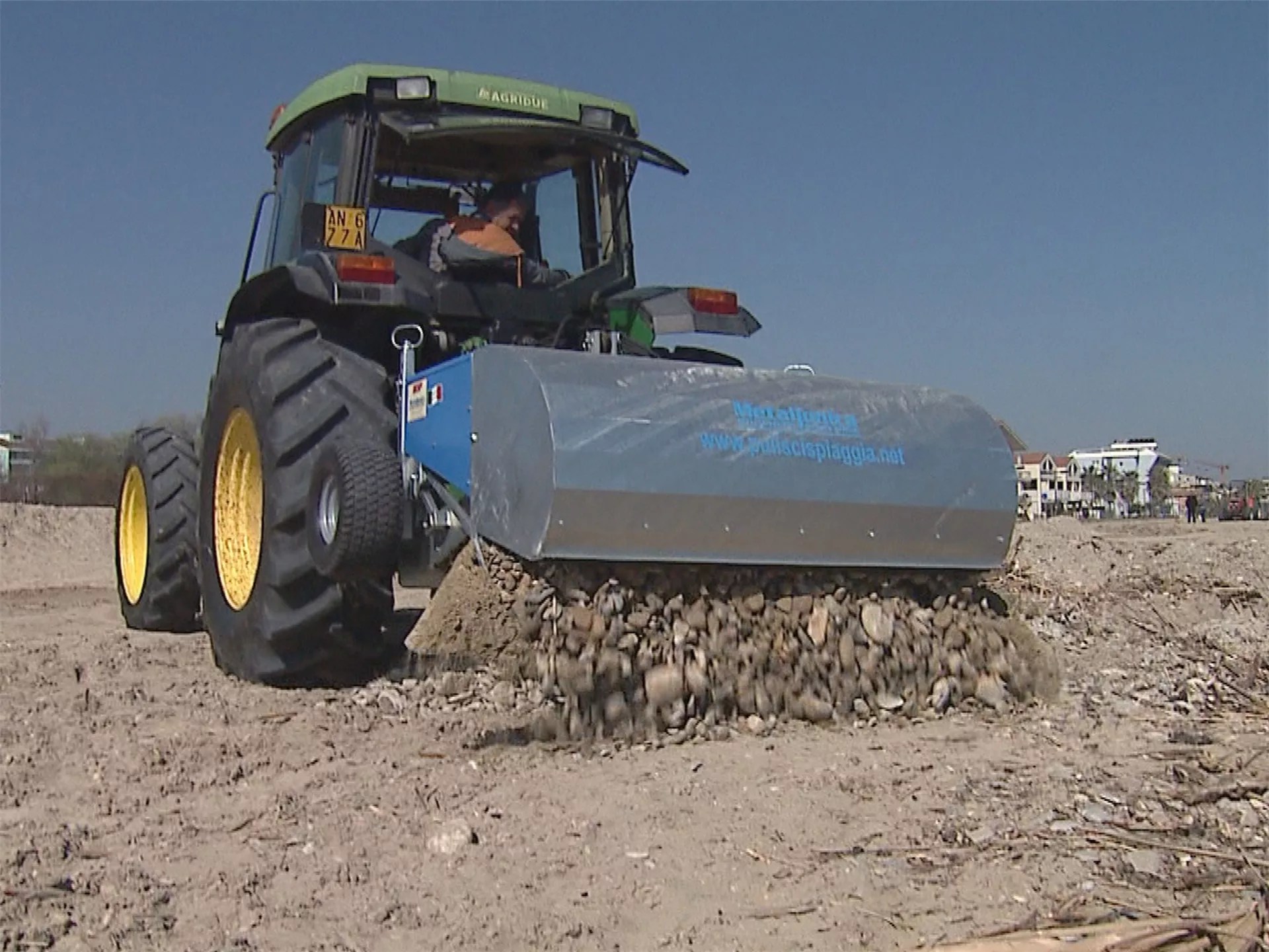 Beach Cleaning Machine Tractor Behind: P 195