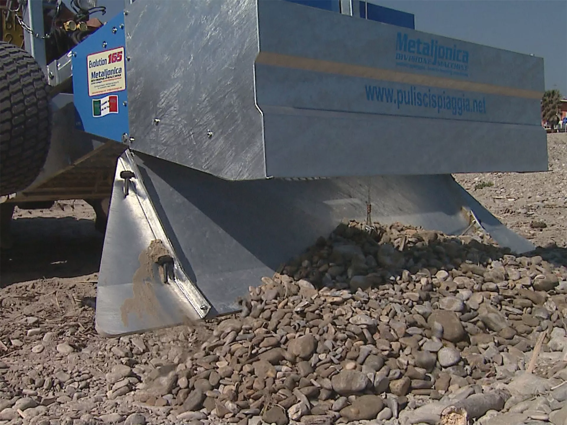 Beach Cleaning Machine Behind Tractor: Evolution 165