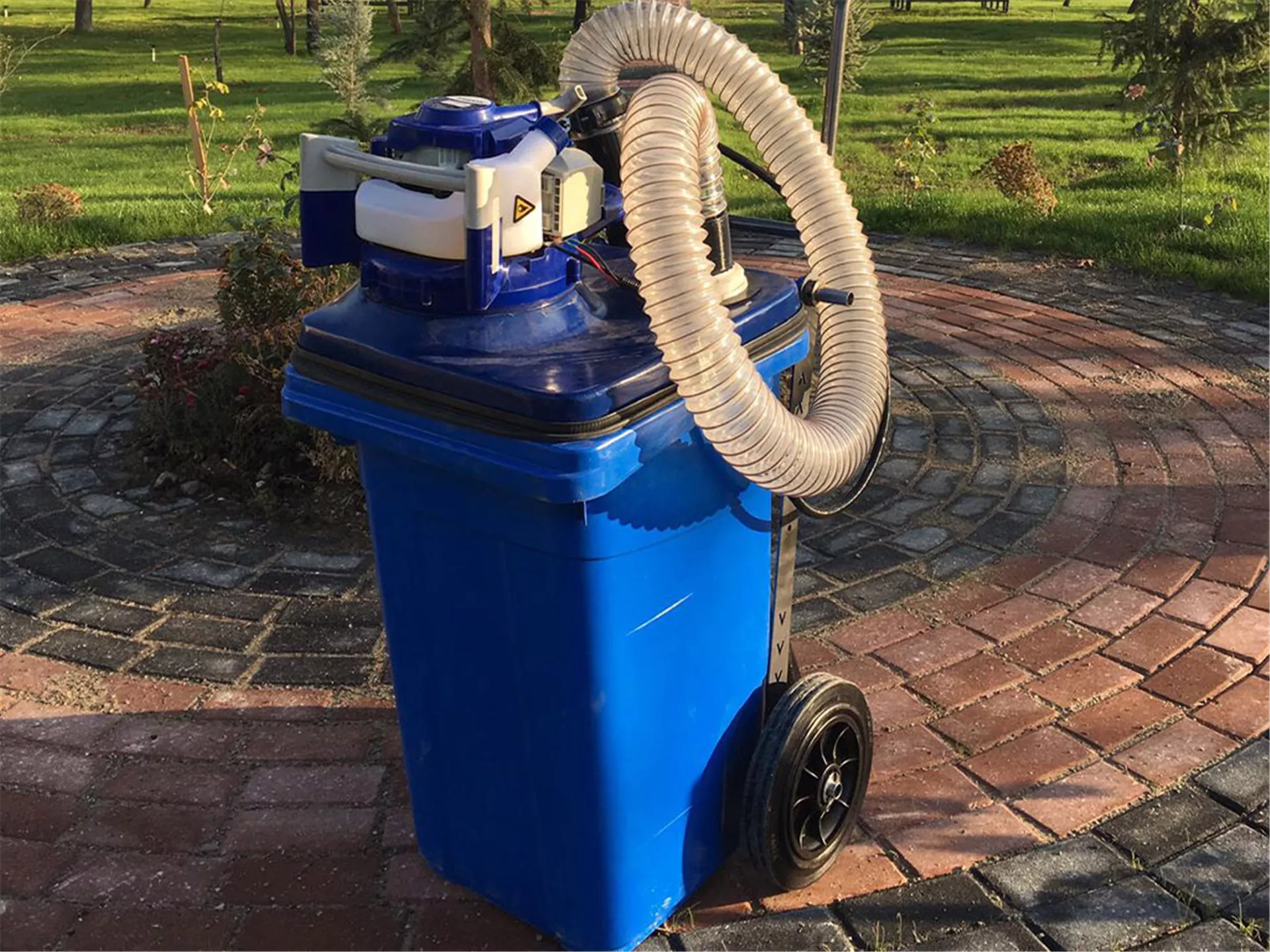 Leaf Collecting Machine