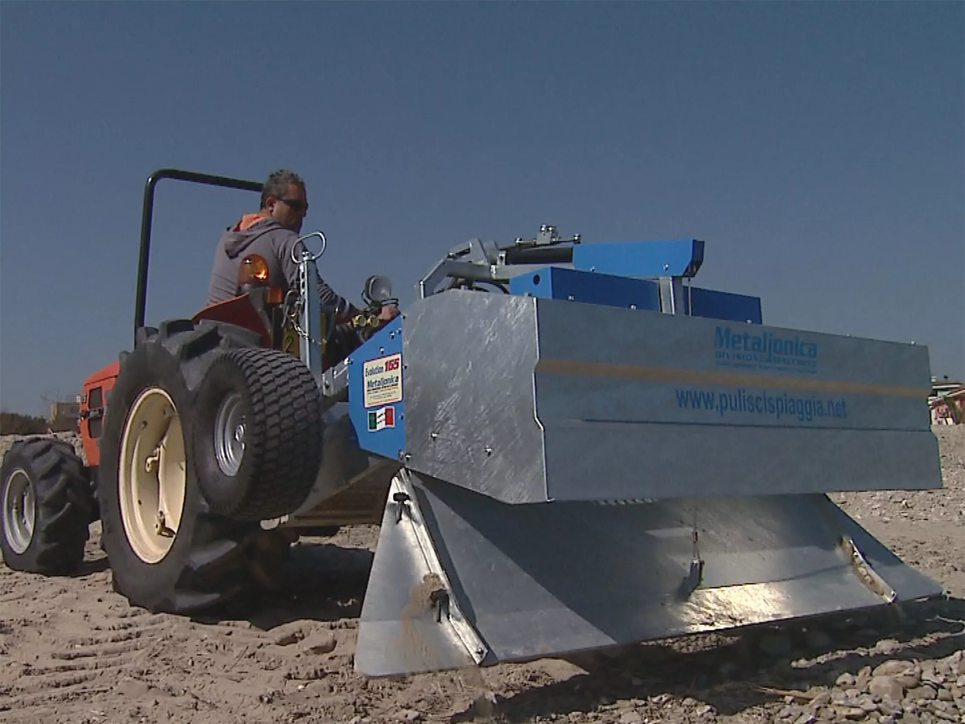 Beach Cleaning Machine Behind Tractor: Evolution 165